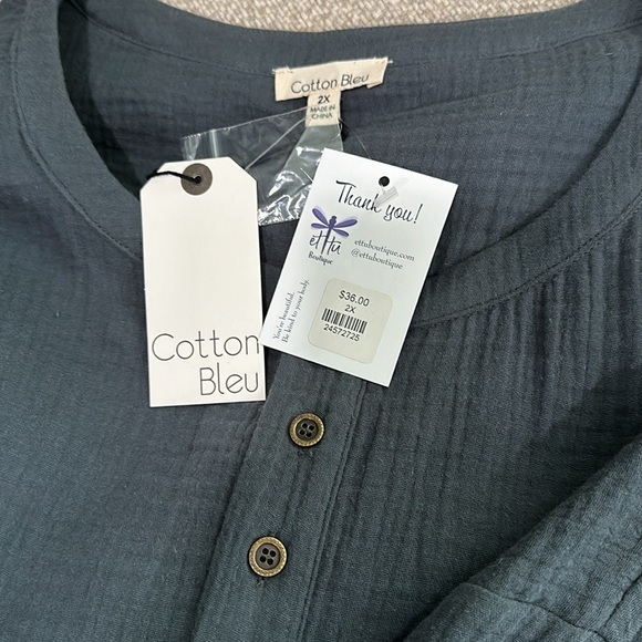 Plus size pleated tunic - Picture 3 of 3